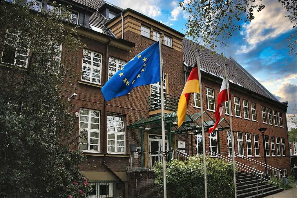 Gesamtschule Horst, Europa, Deutschland und NRW Flagge